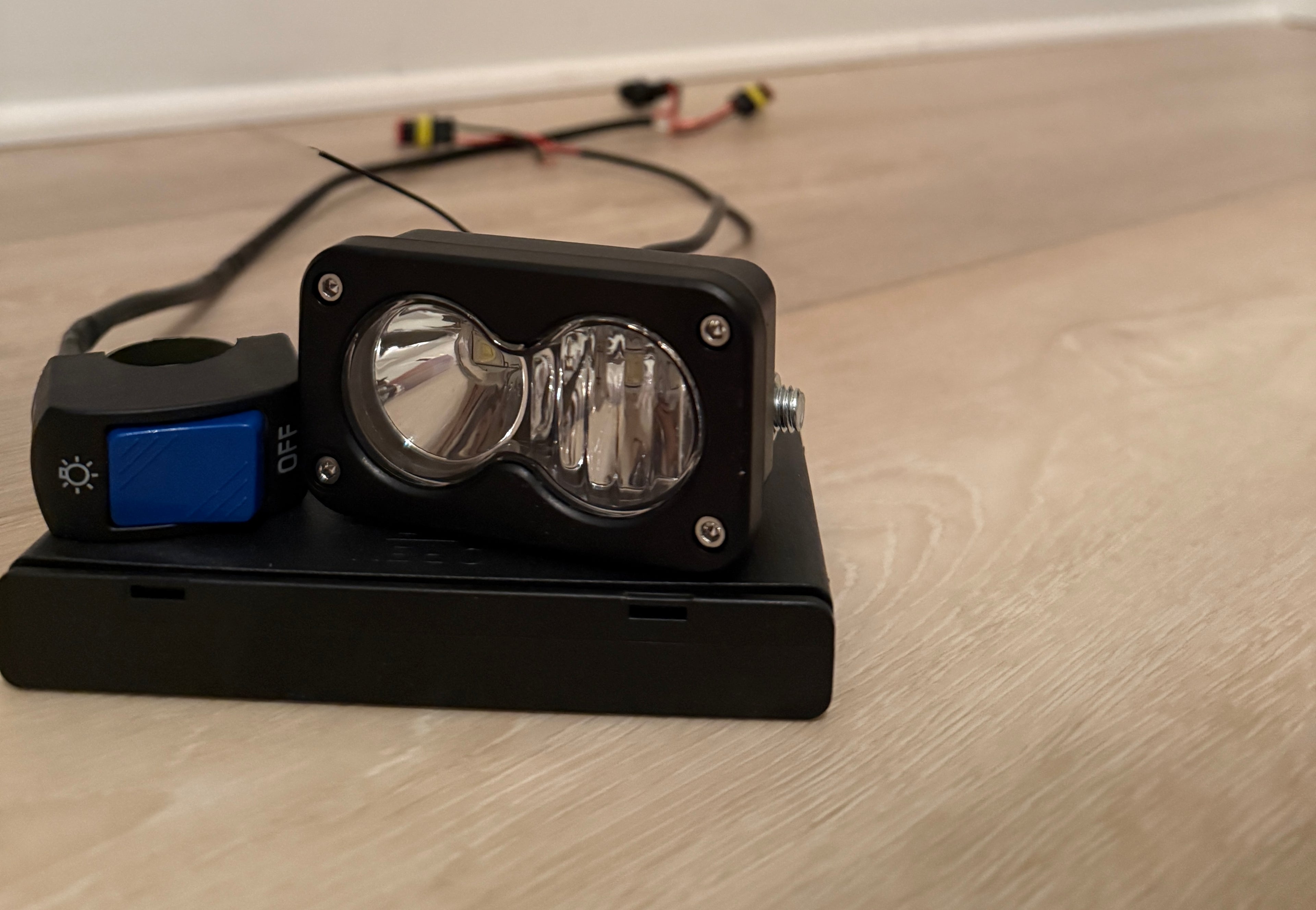 (V-1)Battery Powered Baja light